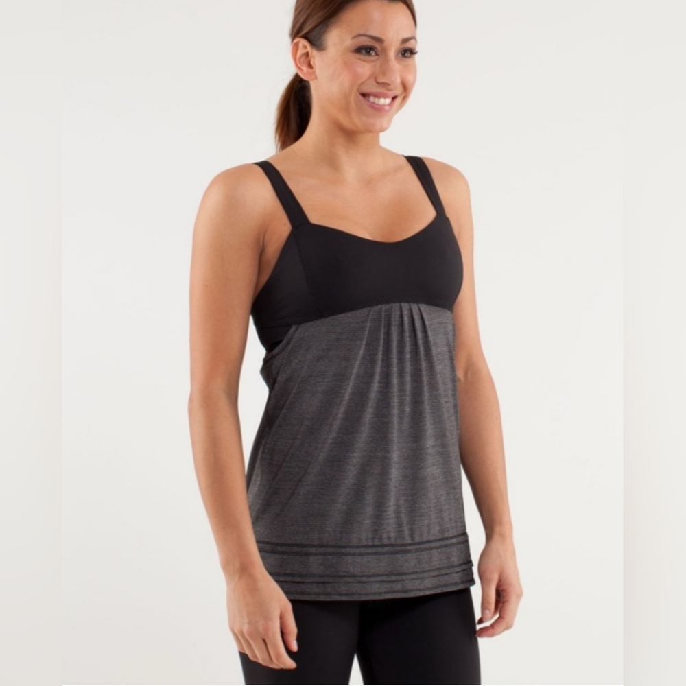 Lululemon Tank Top Womens 8 Back On Track Built in Bra